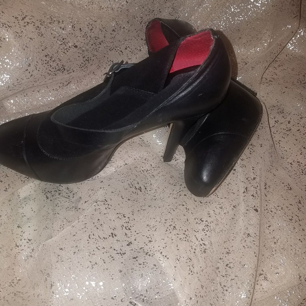 Shoes - Picture 2 of 3